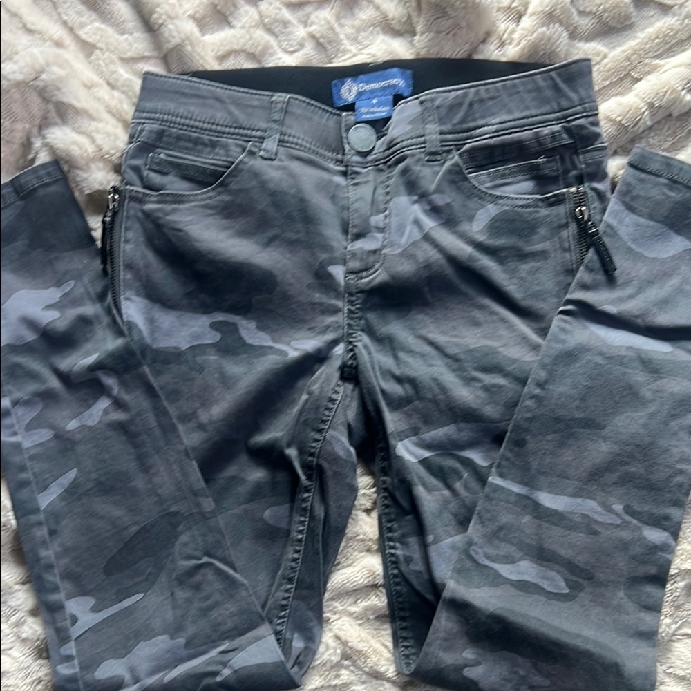 Democracy Ab solution Gray Camouflage Women's Jeans Size 4